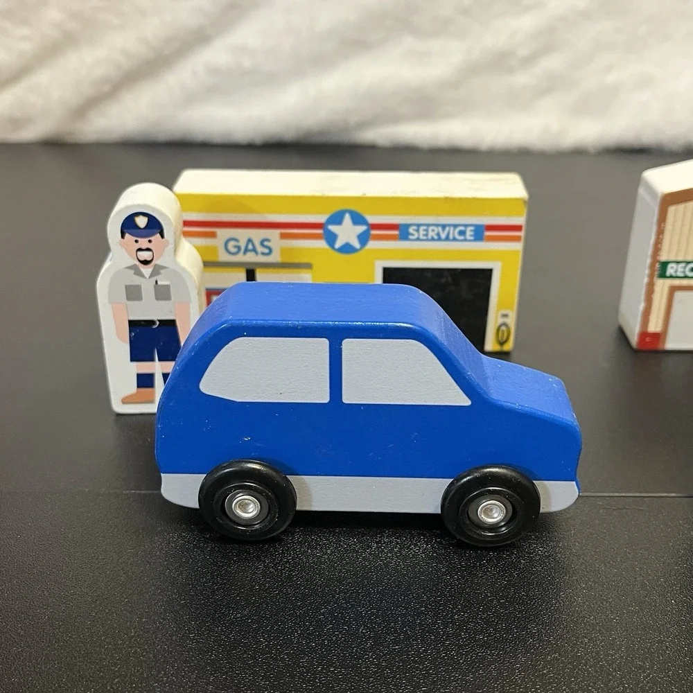 Melissa and Doug Wooden Town Play Set Gas Station Recycling Center Trucks People